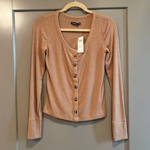 Abercrombie NWT light brown shirt